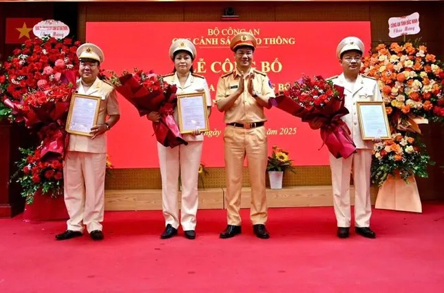 Bản tin 8H: Nữ Phó Cục trưởng đầu tiên của Cục CSGT ảnh 1