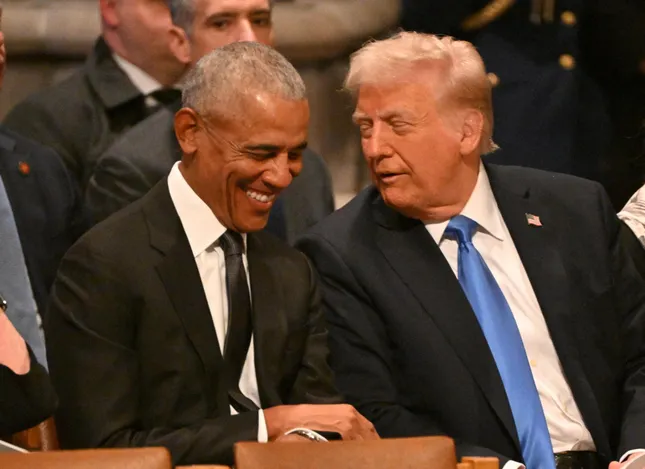 Tổng thống Trump nói gì với ông Obama trong video gây sốt? ảnh 2
