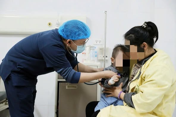 Dịch bệnh COVID-19, sốt xuất huyết, tay chân miệng gia tăng: Bộ Y tế ra công điện hỏa tốc ảnh 1
