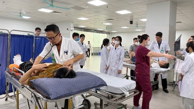 Mỗi ngày hơn 3.700 người đến viện khám, chữa bệnh trong kỳ nghỉ lễ ảnh 1