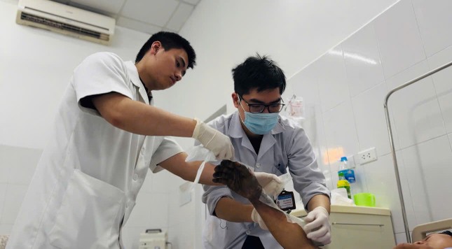 Bỏng điện phá huỷ từ bên trong: Cảnh báo hậu quả khó lường từ ca bệnh của nạn nhân 37 tuổi ảnh 1