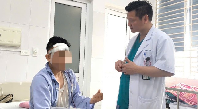 Mổ não khi bệnh nhân vẫn tỉnh: Ca phẫu thuật đặc biệt cứu người đàn ông chấn thương đầu ảnh 2