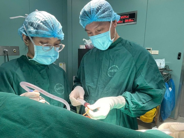 Mổ não khi bệnh nhân vẫn tỉnh: Ca phẫu thuật đặc biệt cứu người đàn ông chấn thương đầu ảnh 1