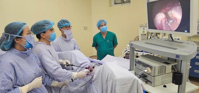 Lần đầu tiên Việt Nam điều trị thành công ung thư phụ khoa bằng nội soi ảnh 1