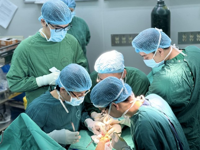 Bị chẩn đoán nhầm suốt 9 năm, cô gái suýt mất đôi tay vì bệnh ung thư hiếm gặp ảnh 2