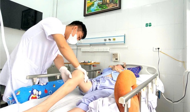 Phát hiện nhiễm nấm tại vết mổ: Nguyên nhân bất ngờ khiến bệnh nhân liệt hai chân ảnh 2