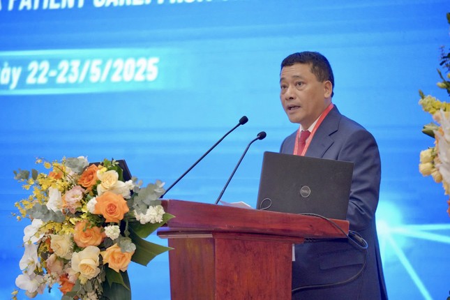 Đề xuất chính sách đãi ngộ xứng đáng, cải thiện môi trường làm việc của điều dưỡng ảnh 1
