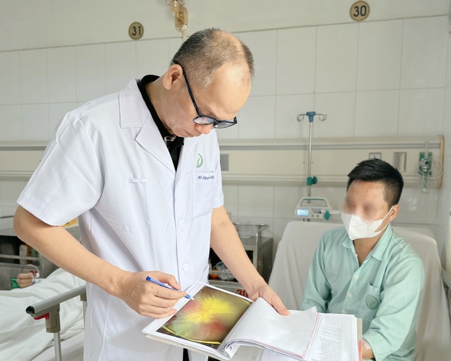 Người đàn ông tiêm filler xóa nhăn mất hoàn toàn thị lực vì tai biến ảnh 2