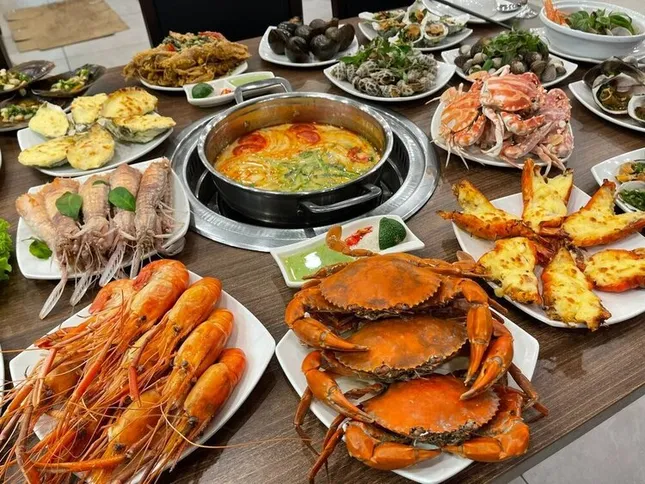 Sau ăn buffet 7 người nhập viện: Cục An toàn thực phẩm ra lệnh khẩn ảnh 1