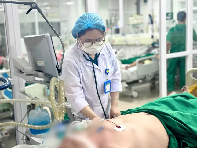'Ma men' uống nửa lít rượu mỗi ngày rồi cấp cứu vì nguy kịch do hoại tử tụy ảnh 1