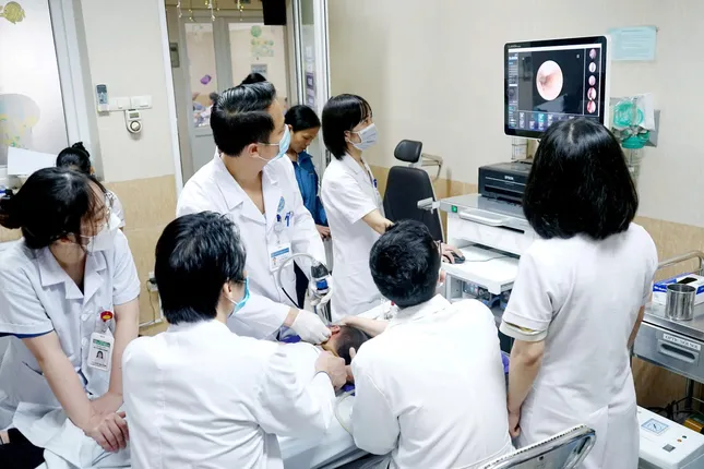 Bệnh nhi bị rò dịch não tuỷ hiếm gặp, đi khám nhiều nơi chẩn đoán viêm tai ngoài ảnh 1
