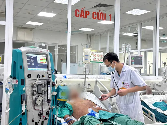 Nam thanh niên nguy kịch sau 3 ngày ăn tiết canh ảnh 1