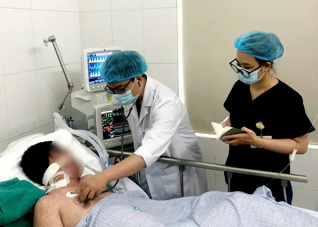 Nhiều bệnh nhân mắc sởi nhập viện: Người lớn khỏe mạnh vẫn nguy kịch vì biến chứng ảnh 1