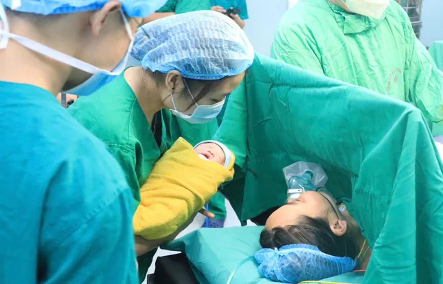 Hành trình kì diệu của người mẹ mang bệnh hiểm, đón con giữa 'bão giông' ảnh 3