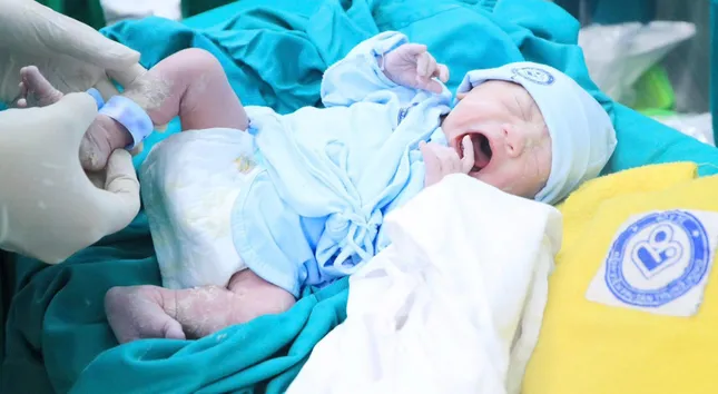 Hành trình kì diệu của người mẹ mang bệnh hiểm, đón con giữa 'bão giông' ảnh 2
