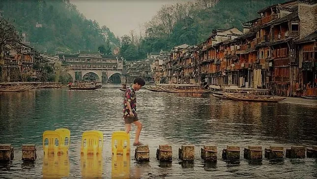 Dân mạng "cười mệt nghỉ" với bức ảnh "Phượng Hoàng Cổ Trấn" giữa lòng Hà Nội ảnh 4