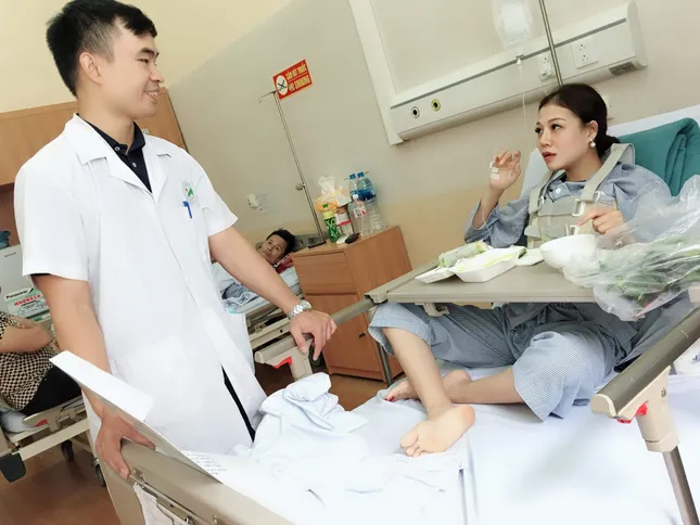Chuyện tưởng đùa hoá ra là thật: Cô gái bị ho đến mức... gãy cả xương cột sống ảnh 1