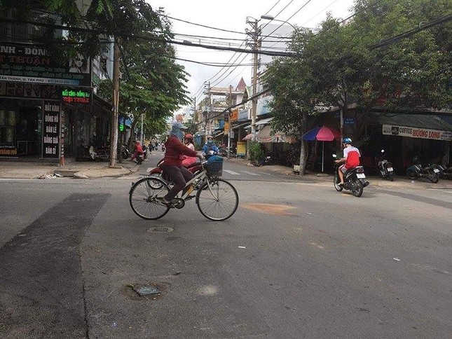 TP.HCM: Hai tên cướp 15 tuổi khóc nức nở khi nghe tin nạn nhân đã tử vong trong khi truy đuổi ảnh 1