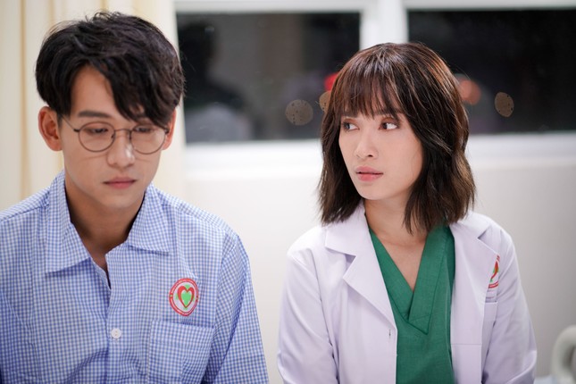 Ái Phương gây ngạc nhiên với hình ảnh nữ bác sĩ lạnh lùng trong MV mới ảnh 3