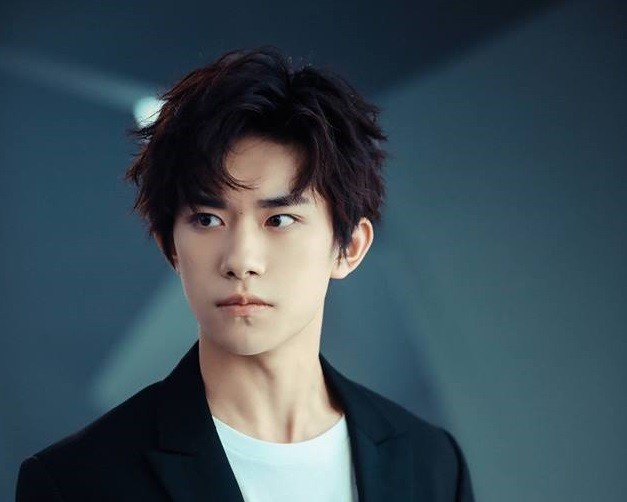 Dịch Dương Thiên Tỉ (TFBOYS) bất ngờ bị rapper vô danh "gọi hồn" trong ca khúc mới ảnh 1