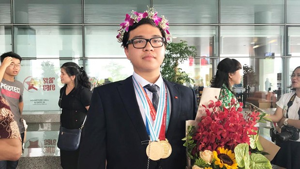 Nam sinh 2K giành "cú đúp" huy chương vàng Olympic Hóa học quốc tế ảnh 1