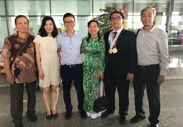 Nam sinh 2K giành "cú đúp" huy chương vàng Olympic Hóa học quốc tế ảnh 3