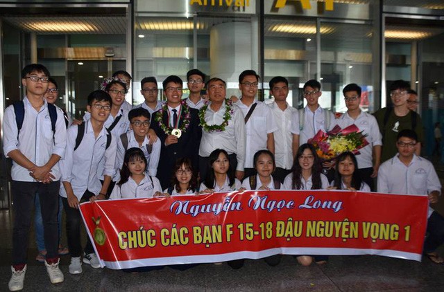 Thủ khoa Chuyên Lam Sơn giành “cú đúp” huy chương Vàng Olympic Vật lý khu vực và quốc tế ảnh 2