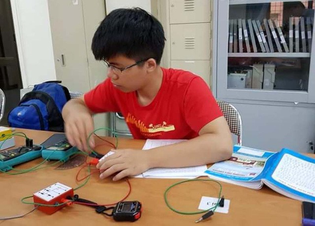 Thủ khoa Chuyên Lam Sơn giành “cú đúp” huy chương Vàng Olympic Vật lý khu vực và quốc tế ảnh 3