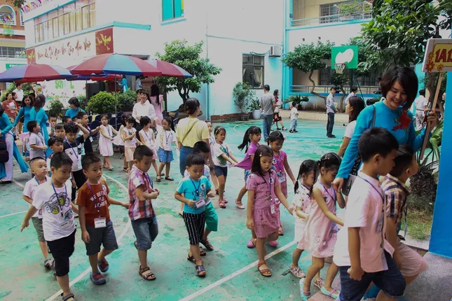 Hà Nội: "Ngày đầu tiên đi học" của các bạn nhỏ khối 1 trường Tiểu học Đoàn Thị Điểm ảnh 5