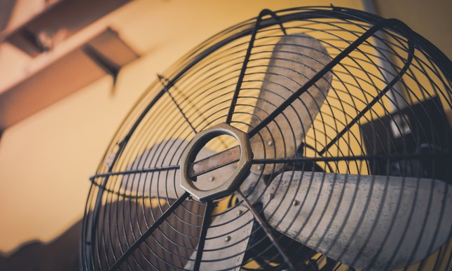 Cảnh báo: Ngủ với quạt có thể gây hại đến sức khỏe, thậm chí dẫn tới nguy cơ đột quỵ ảnh 1