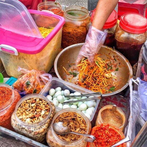 5 món ăn vặt "càng trộn càng ghiền" khiến bạn không thể bỏ qua khi đi ăn hàng cuối tuần ảnh 2