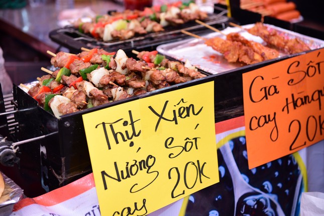 Hà Nội: Thiên đường ẩm thực đường phố ngon "quên lối về" tại HHT's Weekend Town ảnh 4