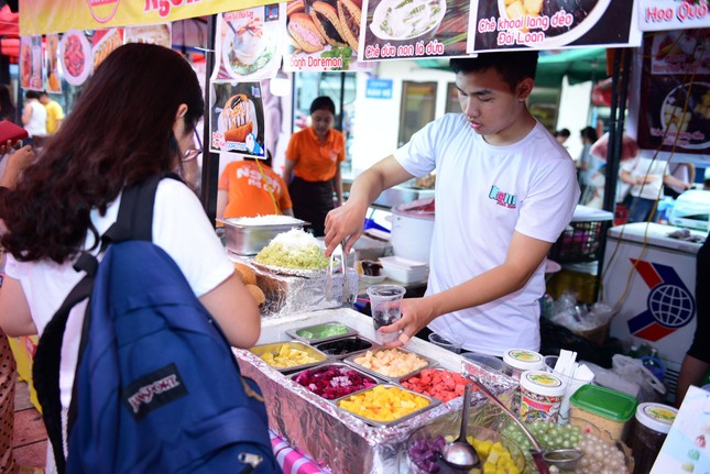 Hà Nội: Thiên đường ẩm thực đường phố ngon "quên lối về" tại HHT's Weekend Town ảnh 5