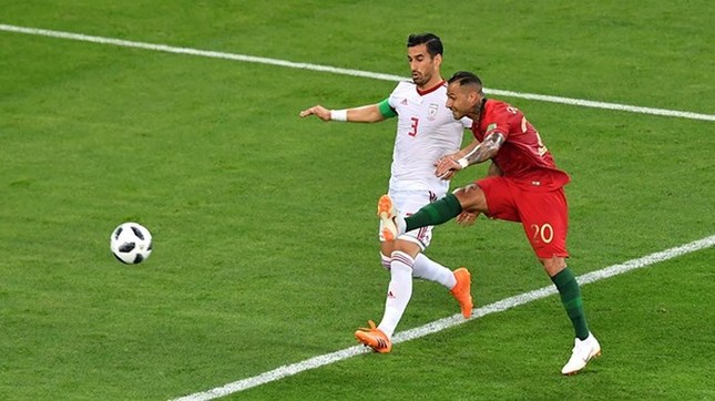 Lập siêu phẩm "cú sút siêu sao", Văn Hậu được so sánh với “thánh Trivela” Quaresma ảnh 2