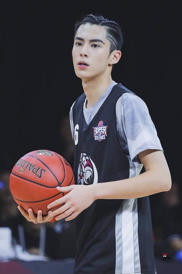 Đẹp từ trong phim ra ngoài đời thực, Vương Hạc Đệ đúng chuẩn “chân ái” của mọi fan-girl ảnh 1
