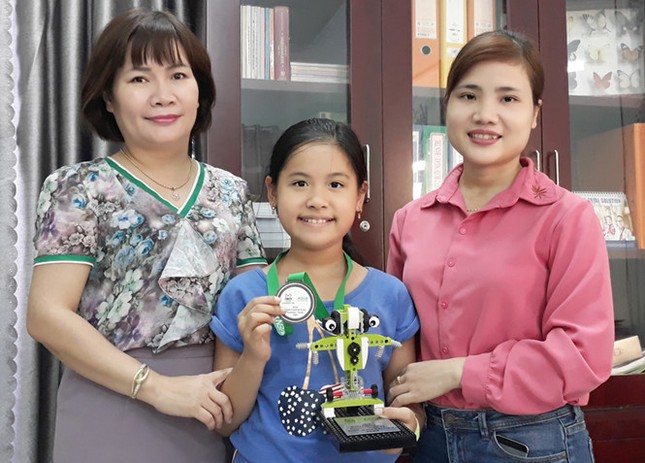 Cô bé lớp 5 nhận học bổng du học Mỹ từ trò chơi lego ảnh 1