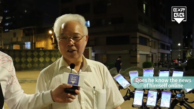 Tay chơi 70 tuổi gắn 9 điện thoại thông minh vào xe đạp đi bắt Pokemon ảnh 3