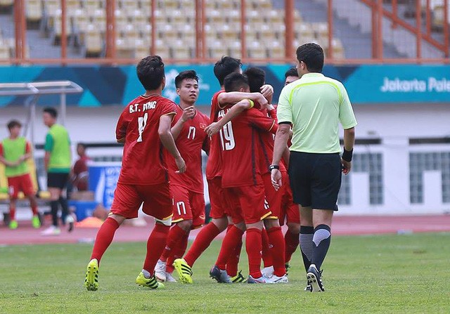 Việt Nam đại thắng Pakistan, Công Phượng chuộc lỗi sau 2 lần sút hỏng penalty ảnh 4