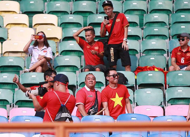 Việt Nam đại thắng Pakistan, Công Phượng chuộc lỗi sau 2 lần sút hỏng penalty ảnh 8