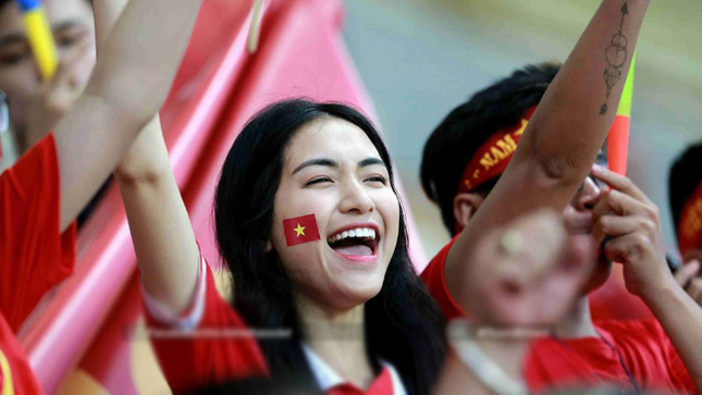 Hòa Minzy lên tiếng chuyện sang Indonesia cổ vũ tình cũ Công Phượng ảnh 2