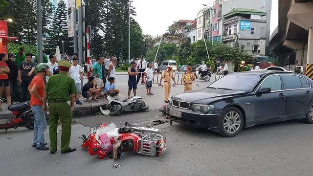 Hà Nội: Xe BMW gây tai nạn liên hoàn trên đường Nguyễn Trãi ảnh 2