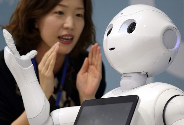 Nhật triển khai hơn 500 robot nói tiếng Anh tại trường học ảnh 1
