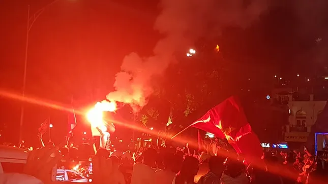 Muôn kiểu ăn mừng Việt Nam lần đầu vào tứ kết bóng đá nam ASIAD 2018 ảnh 4