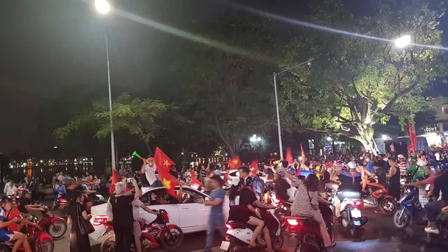 Muôn kiểu ăn mừng Việt Nam lần đầu vào tứ kết bóng đá nam ASIAD 2018 ảnh 3