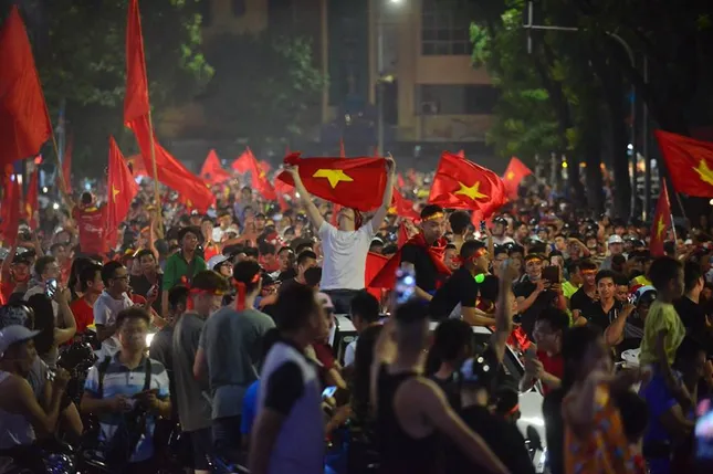 Muôn kiểu ăn mừng Việt Nam lần đầu vào tứ kết bóng đá nam ASIAD 2018 ảnh 1