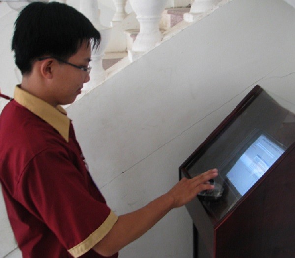 Màn điểm danh bằng vân tay khiến team thích trốn học "toát mồ hôi" nghĩ chiêu đối phó ảnh 4