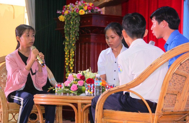 Cảm phục nghị lực nữ sinh nghèo 5 lần phẫu thuật xương sống ảnh 1