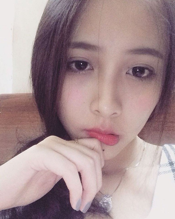 Trong khi Minh Vương tỏa sáng vì sút thủng lưới Hàn Quốc, bạn gái anh chàng lại sút.. hỏng xe ảnh 5