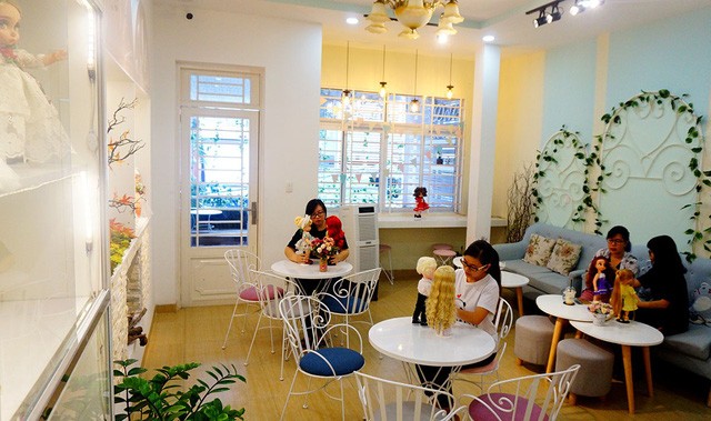 Quán cà phê "độc" sở hữu bộ sưu tập búp bê suýt soát tiền tỷ ảnh 2