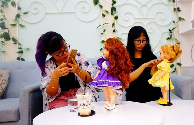 Quán cà phê "độc" sở hữu bộ sưu tập búp bê suýt soát tiền tỷ ảnh 4